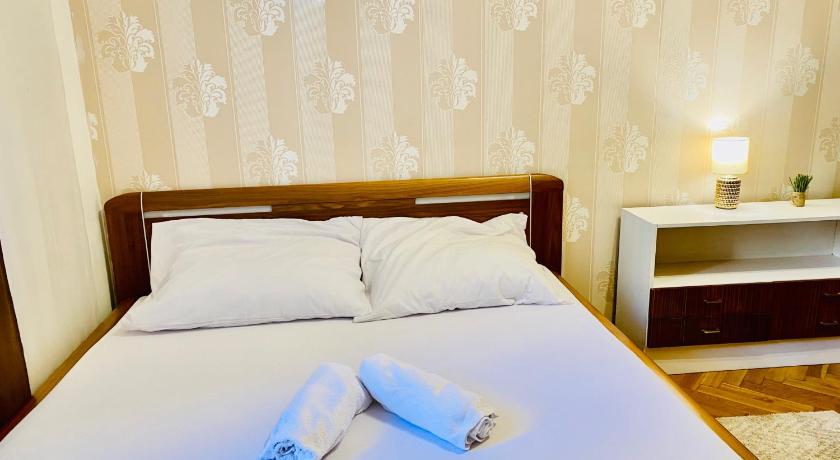 Prague service Apartment - Central square location
