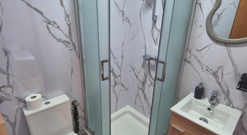 Image of Triple Room with Balcony 4