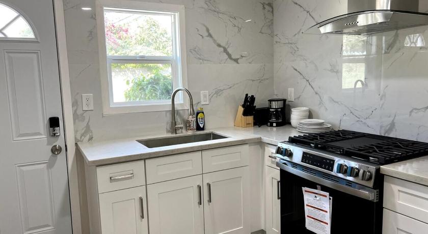 볼드윈 파크 (CA) Fully remoded 1B1B Home in baldwin Park3369A 4성급 숙소 객실