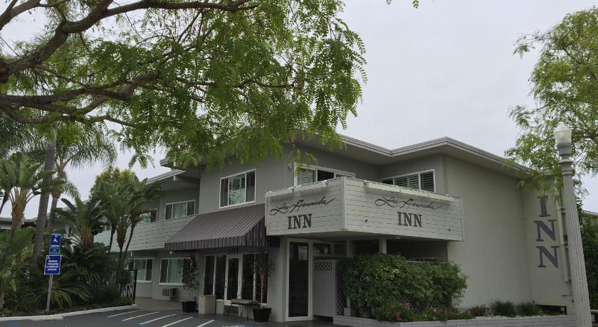 La Avenida Inn