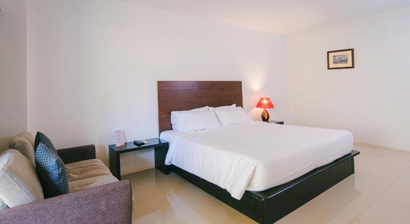 Image of Deluxe King Bed 6