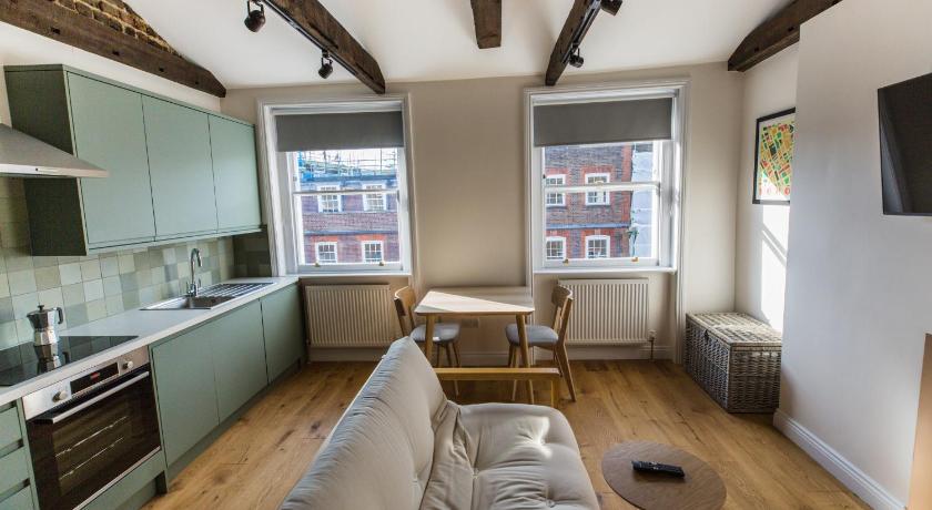Image of Lower Ground Floor Quad Room with Shared Bathroom 6