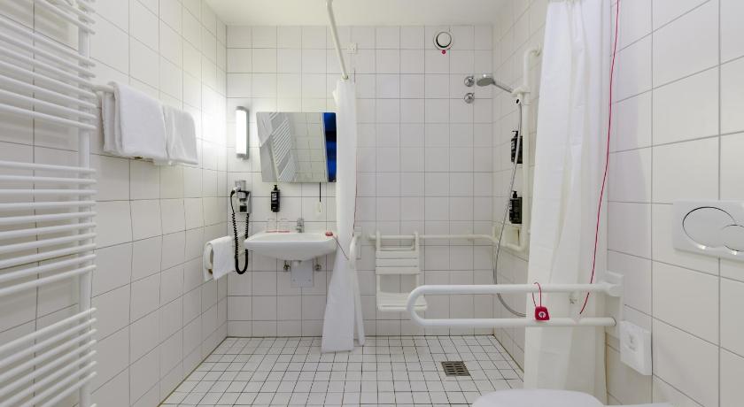 Foto, millel on kujutatud Kaheinimesetuba, Twin - Sobilik erivajadustega külastajatele (Accessible Twin Room) 6