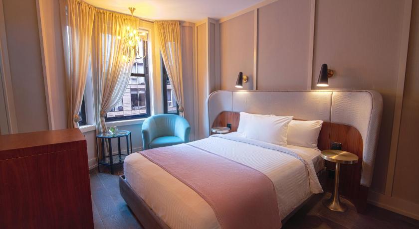 Image of Deluxe King Room 4