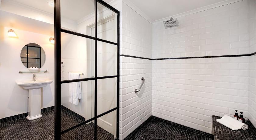 Image of Superior Room with 2 Double Beds 12