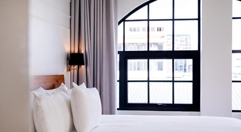 Image of Premium King Room 4