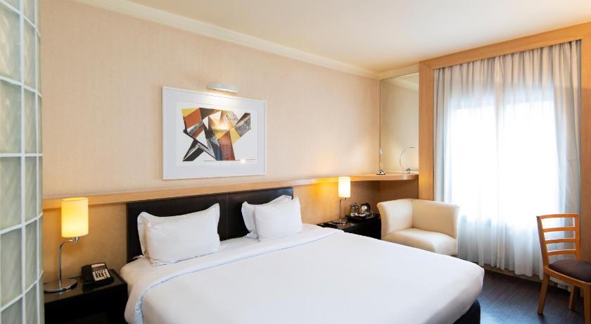 Image of Superior Room with City View 3