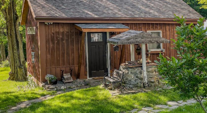 몽고메리 (NY) Cozy Cabin Gateway with Pool and Firepit 4성급 숙소 레스토랑