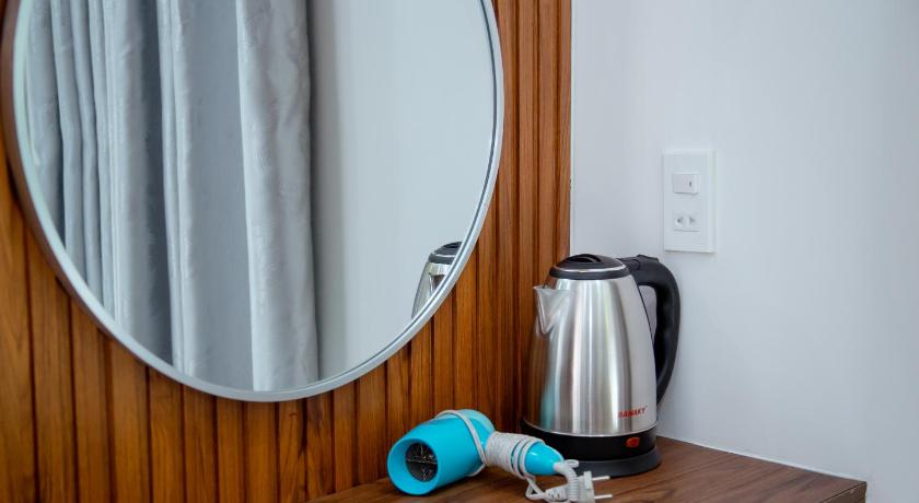 胡志明市 Khách Sạn Thong Huong 3星级 酒店 泳池