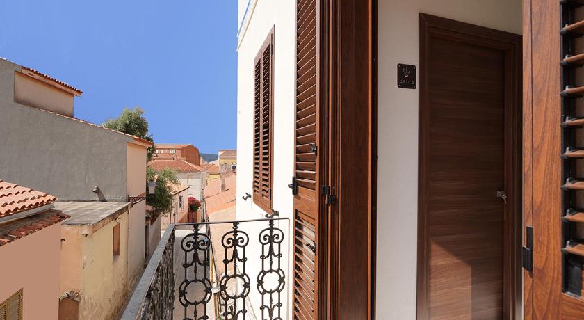 La Maddalena Sa Madalena Rooms And Apartments 3-Star Hotel pool