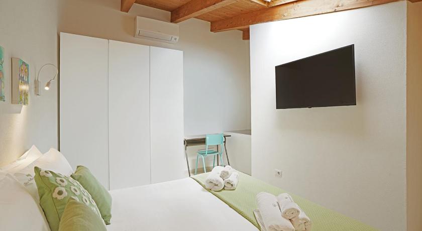 La Maddalena Sa Madalena Rooms And Apartments 3-Star Hotel room