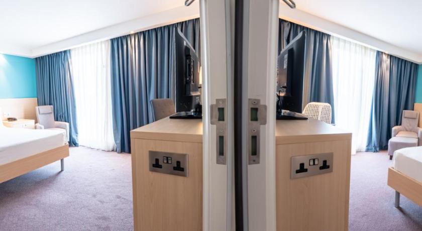 Image of Family Connecting Room 1