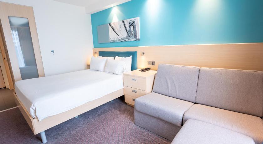 Image of Queen Room with Sofa Bed 3