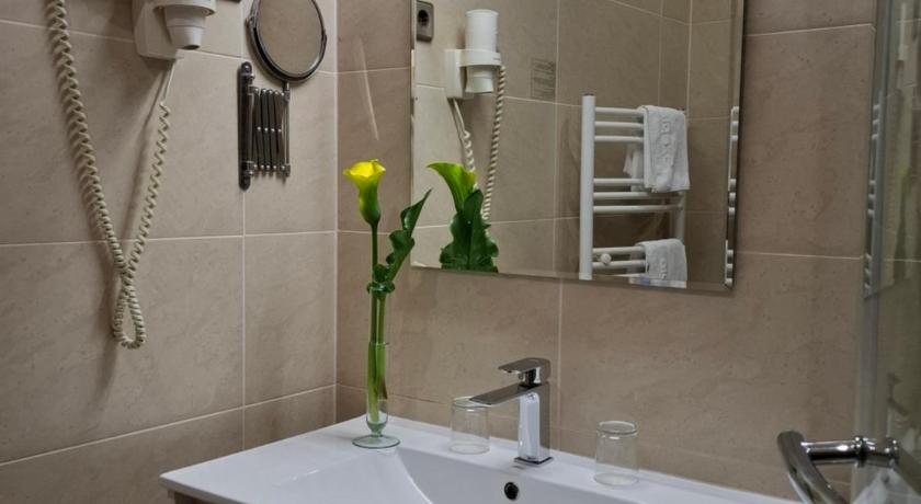 Image of Superior Room 3