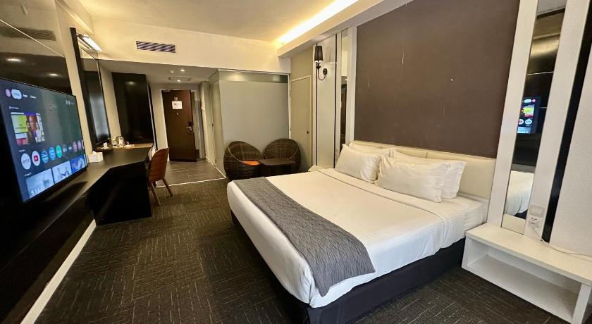 Image of Executive Suite with Jacuzzi 4
