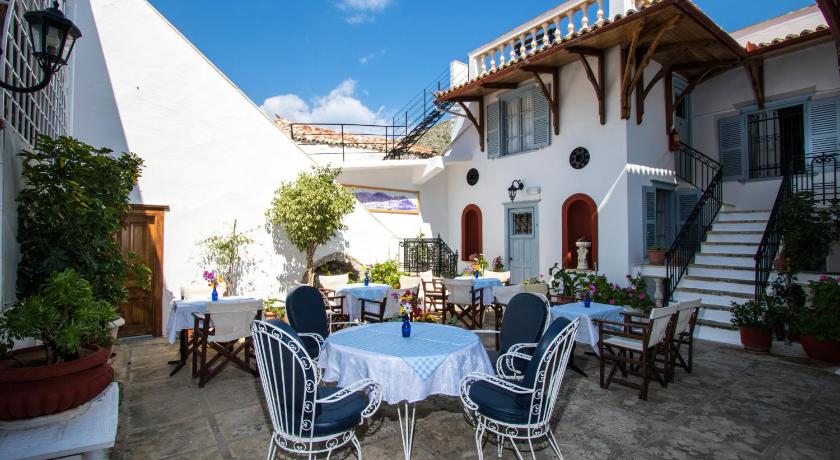 Achilleas Pension — Hotel in Idra