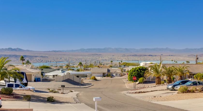 Putting Green, Pool Access: Lake Havasu City Home!