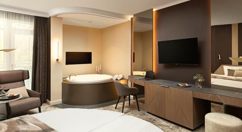 Image of King Superior Double Room 2
