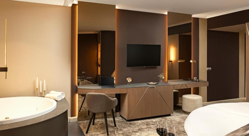 Image of King Superior Double Room 3