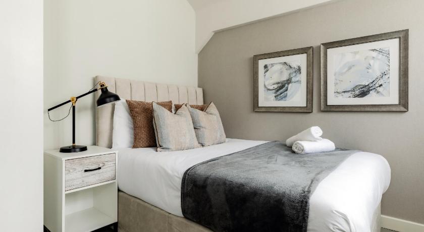 Image of One-Bedroom Apartment 8