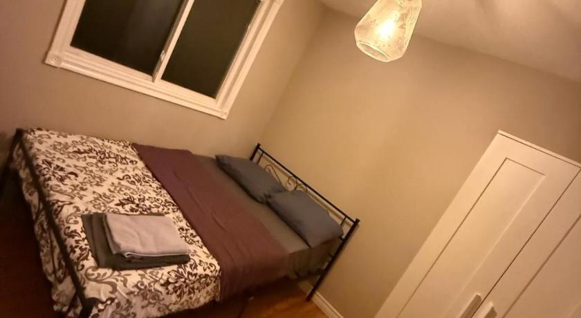 Homestay at Heart Of Kitchener-Free Wifi & Parking