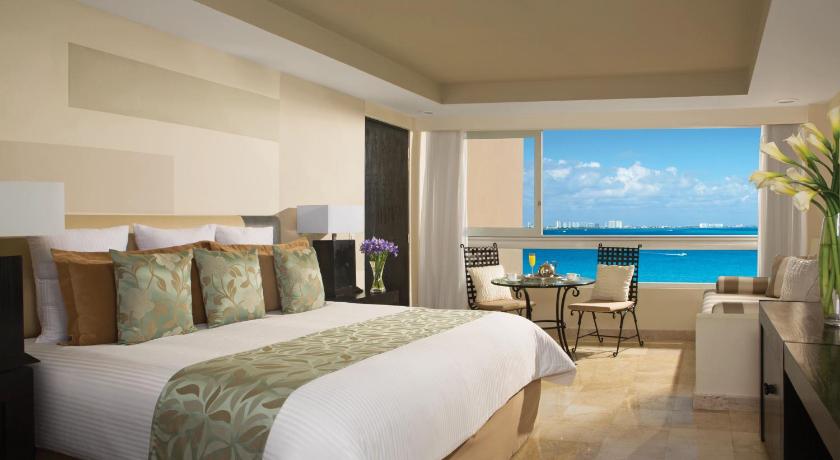 Image of Deluxe Ocean Front King - All Inclusive 0