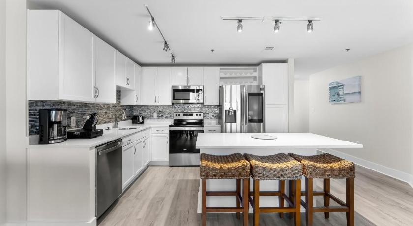 Image of Three-Bedroom Apartment with Sea View 12
