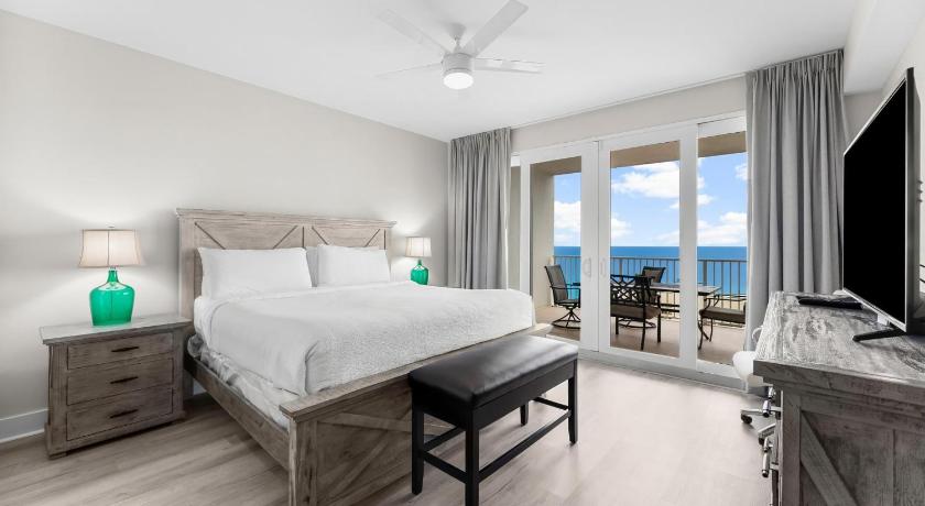 Image of Three-Bedroom Apartment with Sea View 3