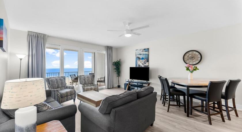 Image of Three-Bedroom Apartment with Sea View 5