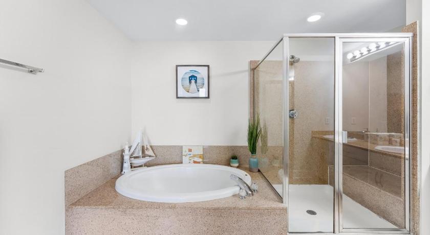 Image of Three-Bedroom Apartment with Sea View 2