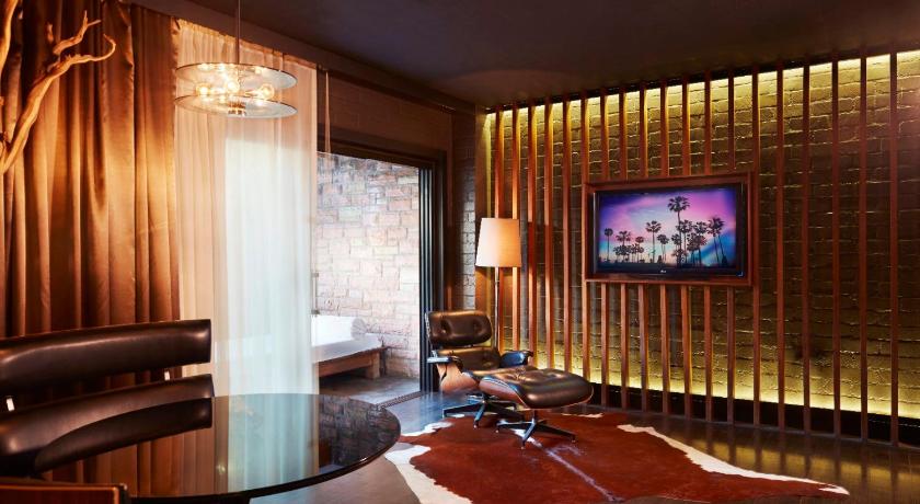 Image of Tropicana King Suite 1