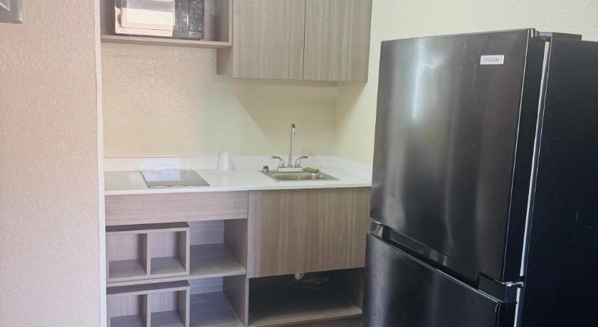 チェサピーク (VA) Studios & Suites 4 Less Virginia Beach 宿泊施設 外観