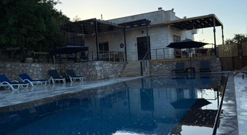 Oak Farm Ajloun مزرعة البلوط عجلون