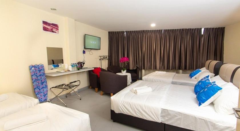 Pontian Kechil Southern Tip Hotel - City & 100m walk to McDonald's & FREE DOBI 3-Star Hotel suite