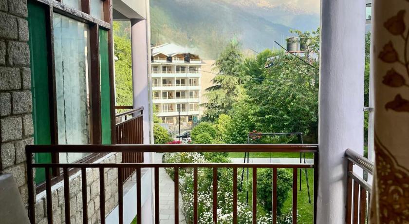 Tourist Hotel – Manali, PA