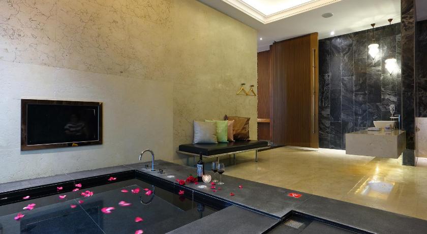 Image of Double Room - Check-In After 10:00 PM 9