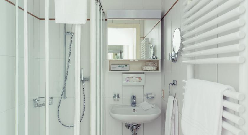 Image of Comfort Single Room with Lake View 2