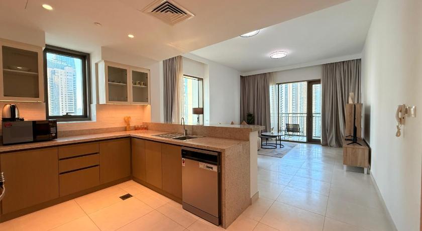 Premium 2 Bedroom at Creek Horizon - image 4