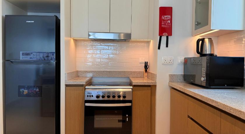 Premium 2 Bedroom at Creek Horizon - image 8