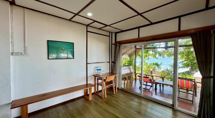 Image of Seaview Family Room 6