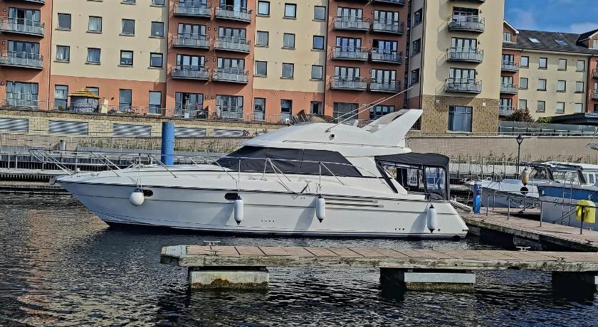 Shannon River Escape in the center of Athlone