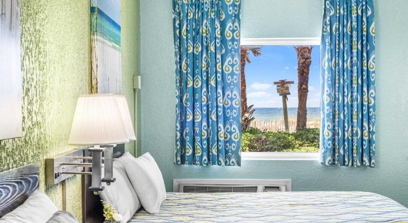 Image of Standard Double Room with Patio - Gulf Side 12