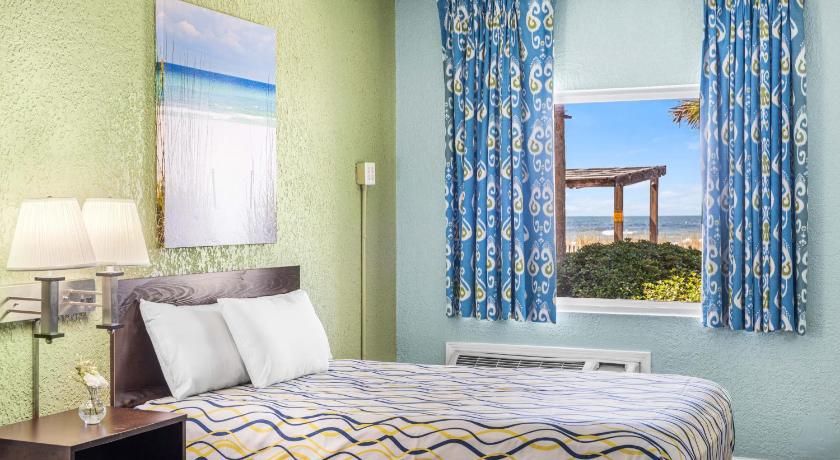 Image of Standard Double Room with Patio - Gulf Side 4