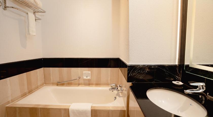 Image of Deluxe Room King 2