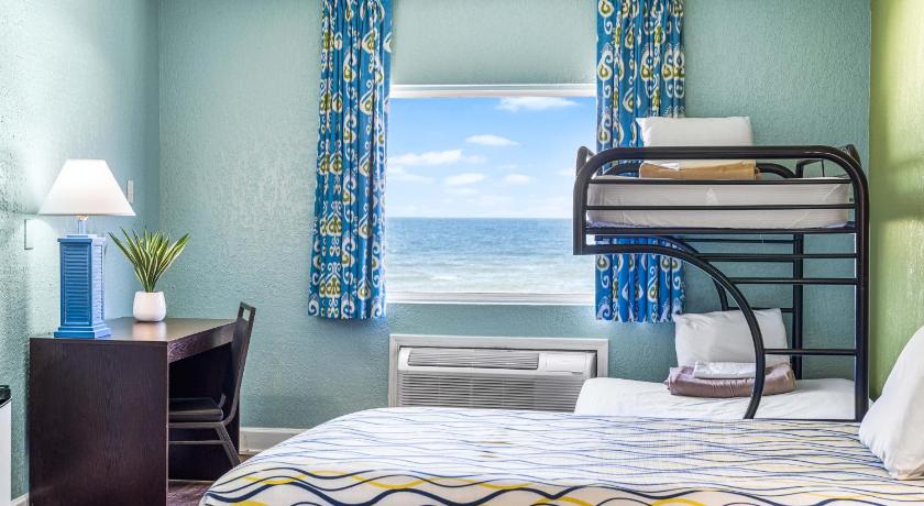 Image of Standard Double Room with Bunk Bed - Gulf Side 1