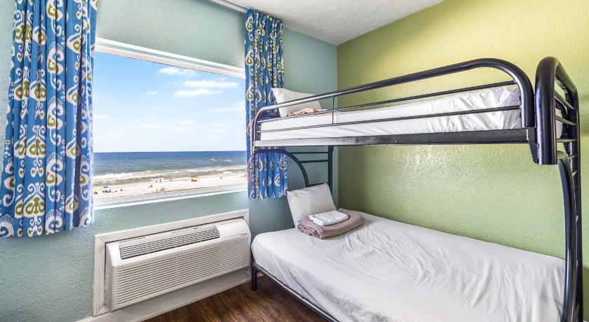 Image of Standard Double Room with Bunk Bed - Gulf Side 2
