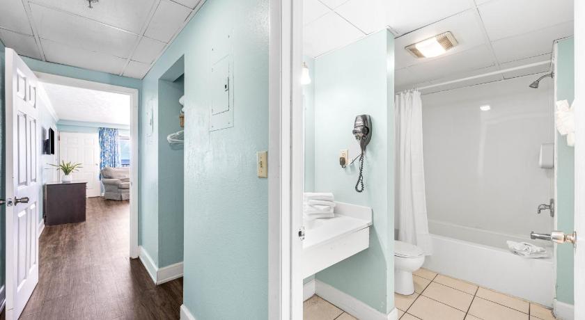 Image of Deluxe Queen Suite 11