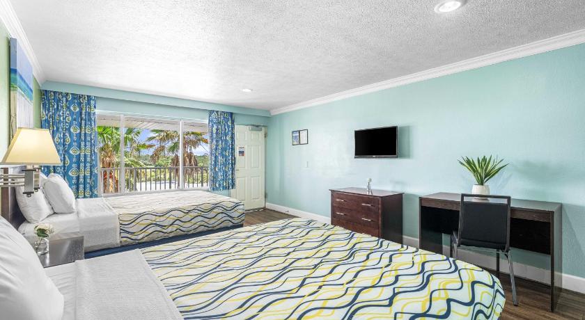 Image of Deluxe Queen Suite 12