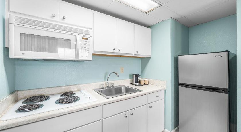 Image of Deluxe Queen Suite 2