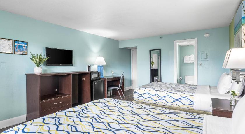 Image of Double Room with Two Double Beds and Hotel View 7